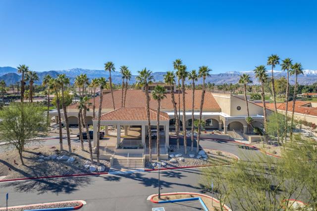 40155 Baltusrol Circle, Palm Desert CA: https://media.crmls.org/mediaz/737467ad-a9cf-4d9a-92c8-0660d9fcc7d1.jpg