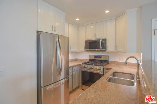 12530 Venice Boulevard, Los Angeles CA: https://media.crmls.org/mediaz/737495a4-2bfd-47e4-84fd-e51a8ae0ce89.jpg