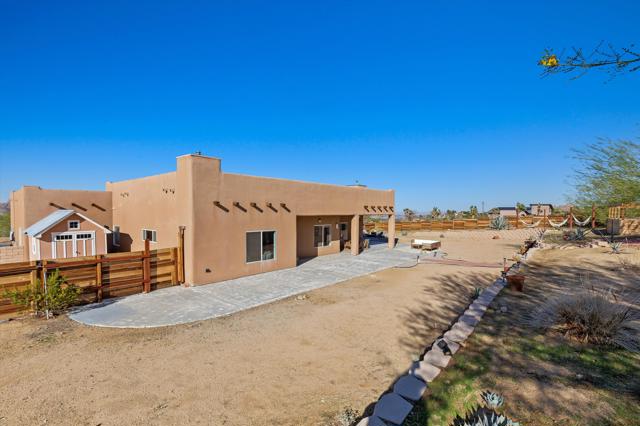 60377 Pueblo Trail, Joshua Tree CA: https://media.crmls.org/mediaz/7374ab19-bf61-4ceb-b45b-9168bd90228e.jpg