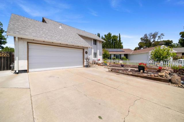 2280 Zoria Circle, San Jose CA: https://media.crmls.org/mediaz/7374def7-bbbc-44cb-8cdc-dd1f2a985a94.jpg