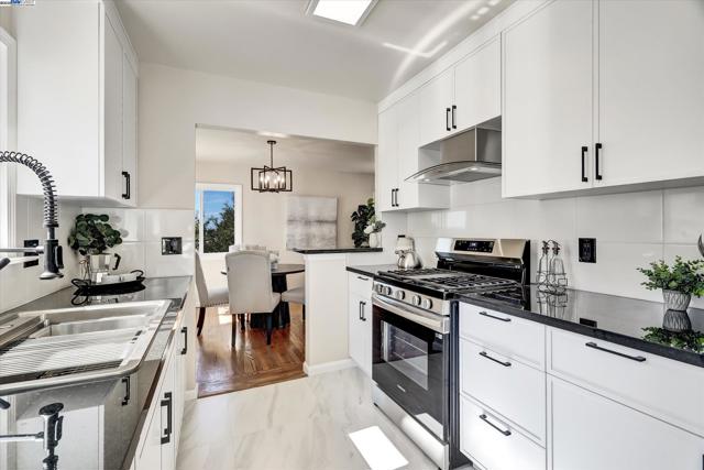 1551 Merced St, Richmond CA: https://media.crmls.org/mediaz/7375b9f7-cd78-4d77-9669-7452d540564f.jpg