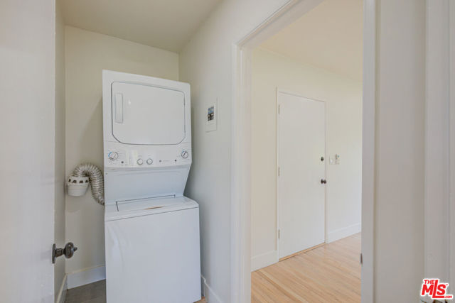 11825 Iowa Avenue, Los Angeles CA: https://media.crmls.org/mediaz/7375ce79-d0d4-4f8f-b415-49f213fe688d.jpg
