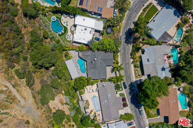 3650 Sapphire Drive, Encino CA: https://media.crmls.org/mediaz/73763f4d-ab93-4f02-ac46-eb6d6f3ca70c.jpg