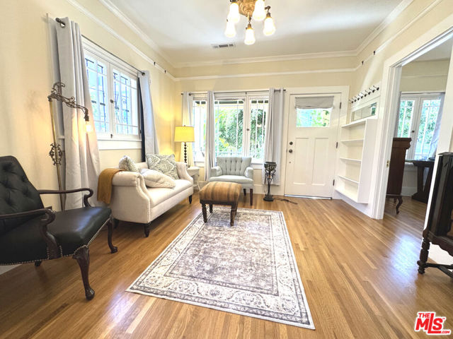 334 Belmont Avenue, Los Angeles CA: https://media.crmls.org/mediaz/73764287-5993-4051-9653-dfbdc9a98208.jpg