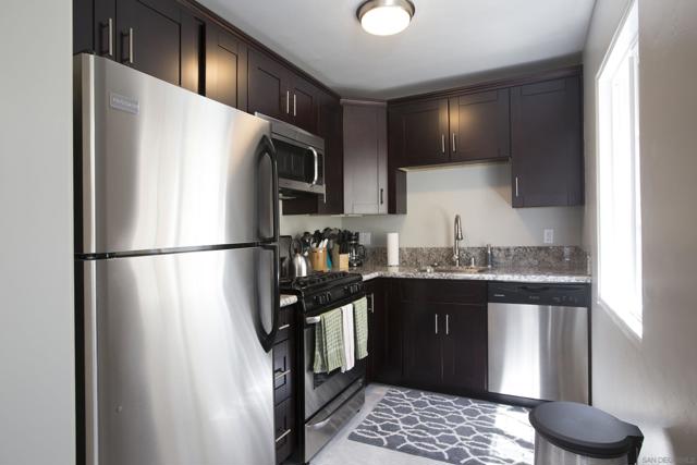 728 Jamaica Ct, San Diego CA: https://media.crmls.org/mediaz/737650b2-1812-4690-a297-6c006ba38bee.jpg