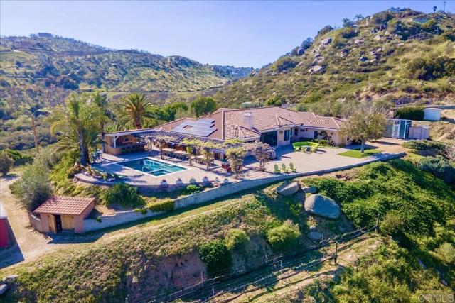 Detail Gallery Image 8 of 66 For 19270 Horizon View Dr., Ramona,  CA 92065 - 4 Beds | 4/2 Baths