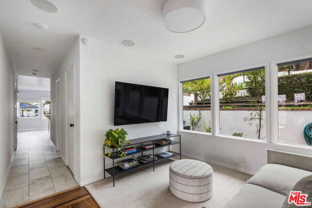 13324 Valley Vista Boulevard, Sherman Oaks CA: https://media.crmls.org/mediaz/7376cd0b-8da3-45e0-8838-7b3f52758d5f.jpg
