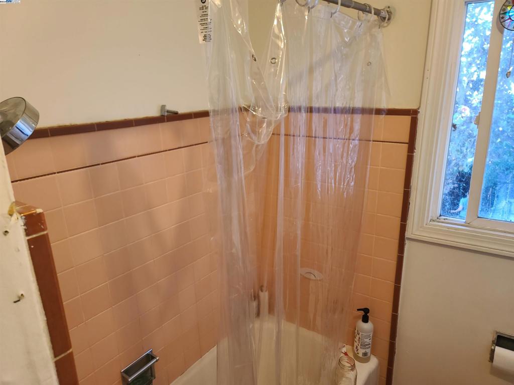 https://media.crmls.org/mediaz/7376d96e-3630-4938-b72a-28767041d0d3.jpg?preset=X-Large