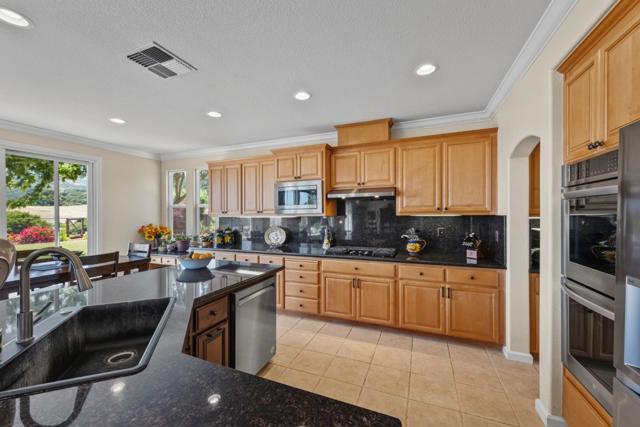 531 Via Vaquero Sur, San Juan Bautista CA: https://media.crmls.org/mediaz/7376dab0-24aa-495c-8893-2e1e47d2f787.jpg