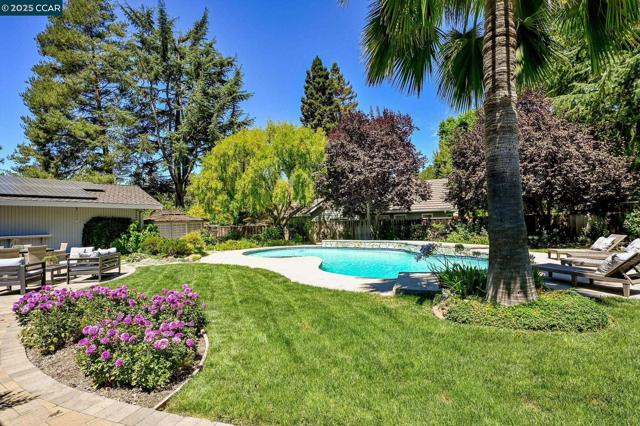 1023 White Gate Rd, Alamo CA: https://media.crmls.org/mediaz/737818e5-1a47-4287-a614-fb9a54c4cfeb.jpg