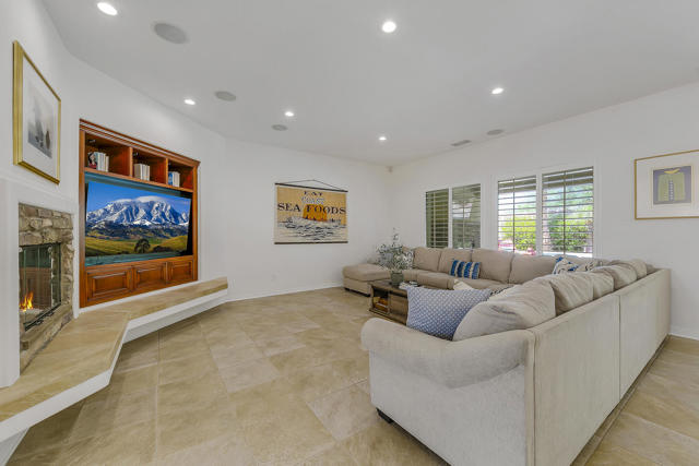 48749 Renewal Street, Indio CA: https://media.crmls.org/mediaz/73782827-e936-4679-b472-b39607e3fed8.jpg