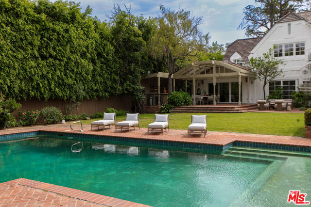 628 N Elm Drive, Beverly Hills CA: https://media.crmls.org/mediaz/7378532d-9af0-43f4-8fbc-adc2efe5163b.jpg
