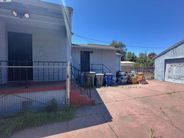 574 Juana Ave, San Leandro CA: https://media.crmls.org/mediaz/7378ed76-2781-4e25-8da4-b4333b514ad8.jpg