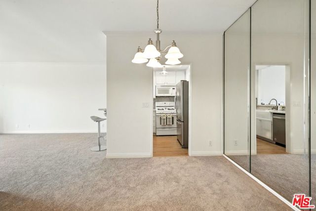 8505 Gulana Avenue, Playa del Rey CA: https://media.crmls.org/mediaz/737961d0-ce1a-46a4-924d-39810aec1210.jpg