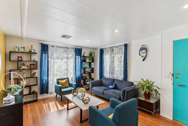 252 Lei Drive, Palm Springs CA: https://media.crmls.org/mediaz/7379f721-4b8c-4c85-848e-f8eff63fbde8.jpg