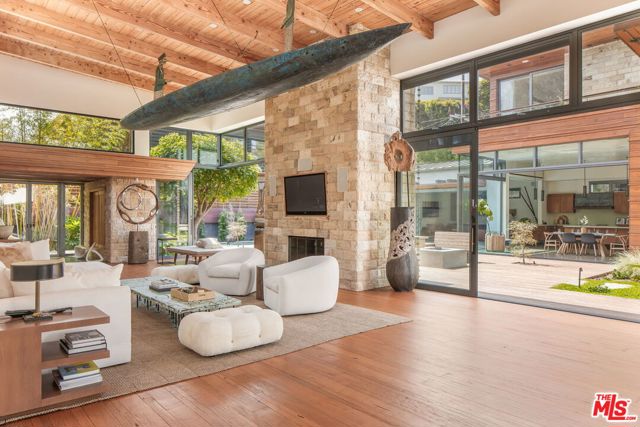 345 W Channel Road, Santa Monica CA: https://media.crmls.org/mediaz/737a392b-f0c9-40f0-94ac-c403589f89ee.jpg