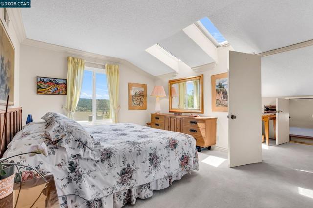 117 Alta Mesa Ct, Moraga CA: https://media.crmls.org/mediaz/737a4578-e60c-4d41-83c1-83fd2b68ac65.jpg