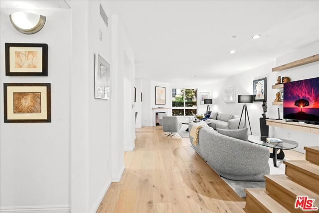 13031 Villosa Place, Playa Vista CA: https://media.crmls.org/mediaz/737a6d25-9b9f-4681-82a3-c20efd4c5825.jpg