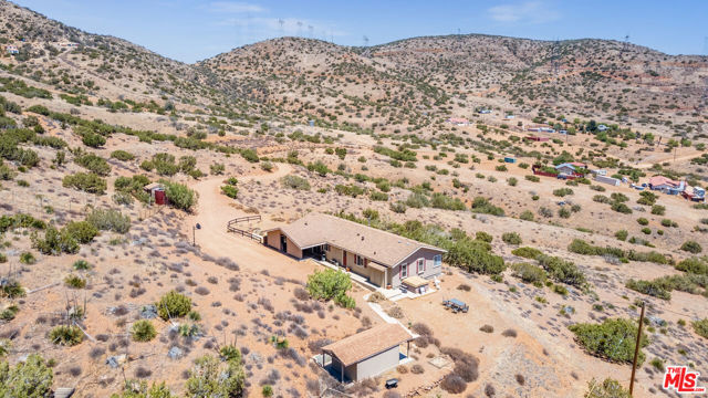 1794 Rebel Road, Acton CA: https://media.crmls.org/mediaz/737aa29c-0d04-40bb-b526-978aea8bccc7.jpg