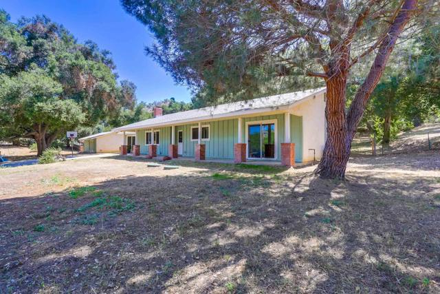 30180 Lilac Rd, Valley Center CA: https://media.crmls.org/mediaz/737adf5d-5ef9-49f3-92f6-e741af577a33.jpg