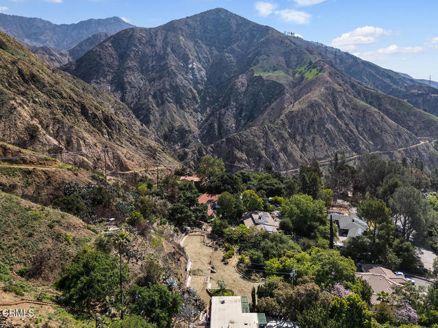 2115 Pinecrest Dr, Altadena CA: https://media.crmls.org/mediaz/737b1a32-165b-4fa5-85e8-b7e77e2d7007.jpg