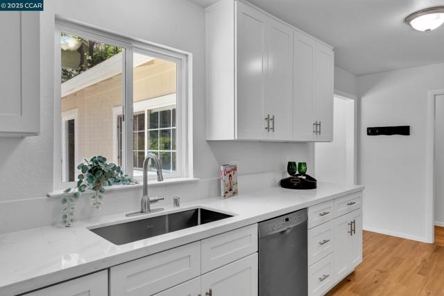 280 Sierra Dr, Walnut Creek CA: https://media.crmls.org/mediaz/737bc321-84b8-4339-9426-f34a9b6cff88.jpg