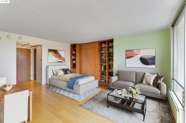 2550 Dana St, Berkeley CA: https://media.crmls.org/mediaz/737c34c6-849c-4578-b483-ec7d5663b6ca.jpg