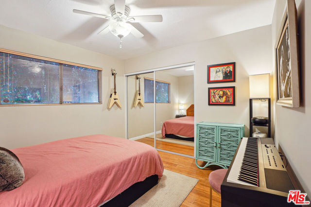 19730 Hatton Street, Winnetka CA: https://media.crmls.org/mediaz/737c425d-1c38-407a-b600-fcca2954285e.jpg