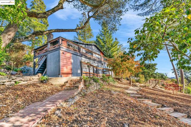 6141 Merriewood Dr, Oakland CA: https://media.crmls.org/mediaz/737c4b7e-e094-4bc8-b041-8470764f55c1.jpg