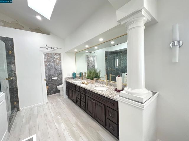 Image 32 of 59 For 5404 Glenwood Ct