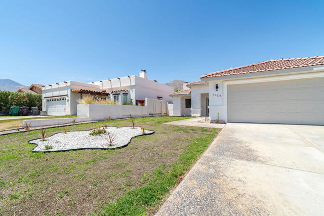 53045 Avenida Obregon, La Quinta CA: https://media.crmls.org/mediaz/737c9d15-4dcf-4eff-a520-2e149f8d8e63.jpg