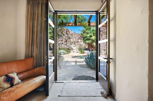 72275 Upper W Way, Palm Desert CA: https://media.crmls.org/mediaz/737ce4f2-967c-4a01-92df-5972749c6971.jpg