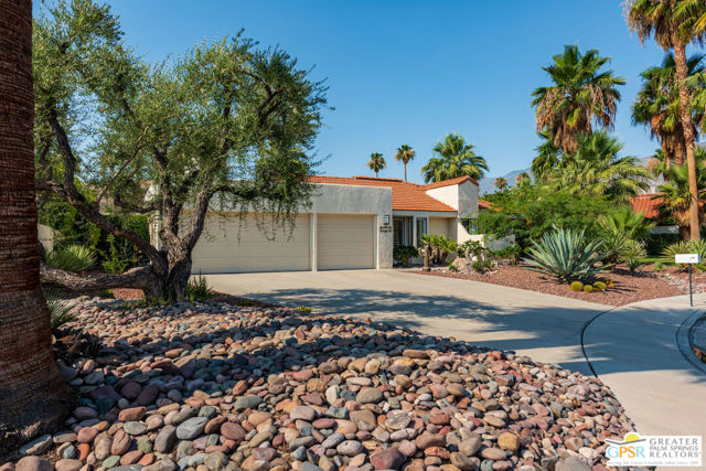 2795 Alondra Way, Palm Springs CA: https://media.crmls.org/mediaz/737d22ac-4fb4-4e44-aebc-2a9d11ba1c1a.jpg