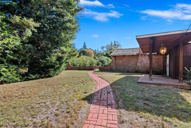 2339 Tice Valley Blvd, Walnut Creek CA: https://media.crmls.org/mediaz/737f3fa3-071c-4fa6-a080-f888edba38d2.jpg