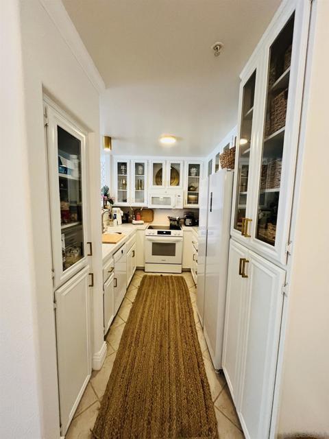 2037 Burton St, San Diego CA: https://media.crmls.org/mediaz/737f7aa0-32c2-499b-bd18-c4305dc0f11b.jpg