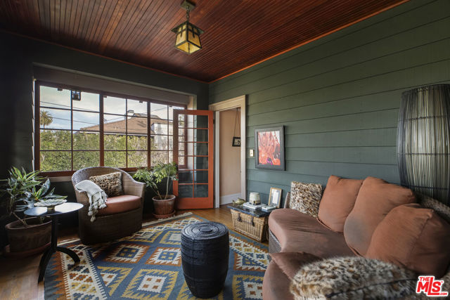 2102 W 24th Street, Los Angeles CA: https://media.crmls.org/mediaz/737f80aa-deeb-4a66-8a27-57a4670dcfeb.jpg