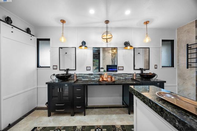 699 Fiesta Place, Hayward CA: https://media.crmls.org/mediaz/737fce55-24ed-4584-9cf5-d40c227b8c5d.jpg