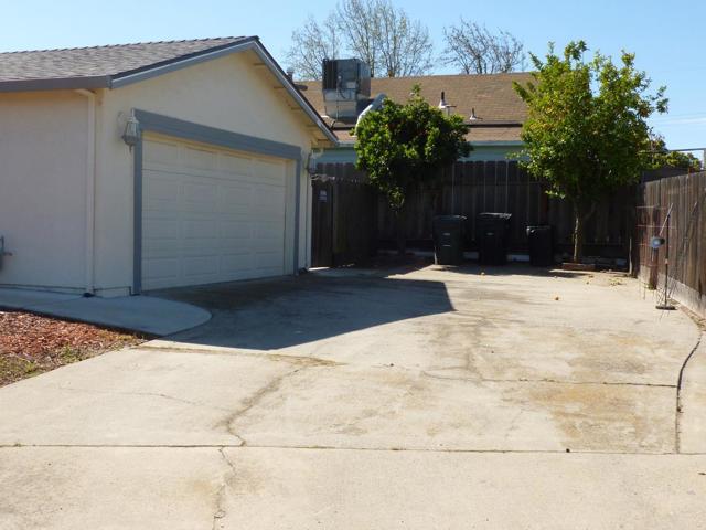 460 SE Jeremy Court, Oakdale CA: https://media.crmls.org/mediaz/73807bf2-c046-4958-b237-4f2c509f4e4a.jpg