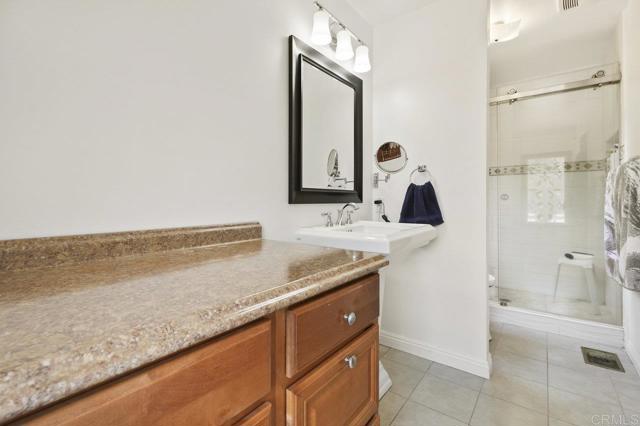 Image 19 of 43 For 39295 De Luz Road