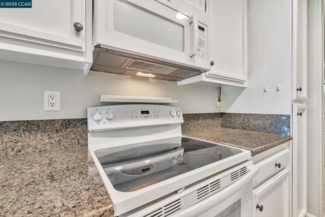 771 Center Ave, Martinez CA: https://media.crmls.org/mediaz/73808284-0114-4599-a2ab-801e227e66d9.jpg