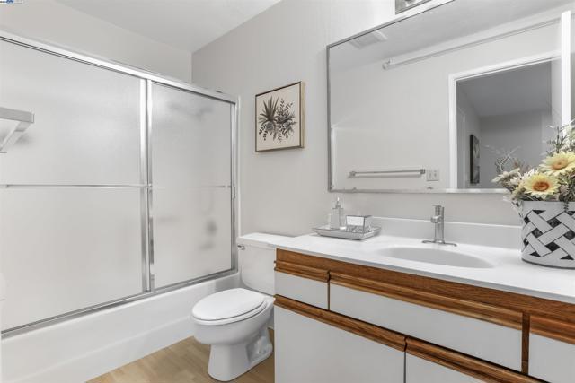 320 Peninsula Ave, San Mateo CA: https://media.crmls.org/mediaz/738087ba-8986-4b25-97dd-778d8463a663.jpg