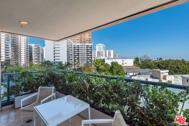 10490 Wilshire Boulevard, Los Angeles CA: https://media.crmls.org/mediaz/7380b270-88cf-4892-a92c-f1d0871085f2.jpg