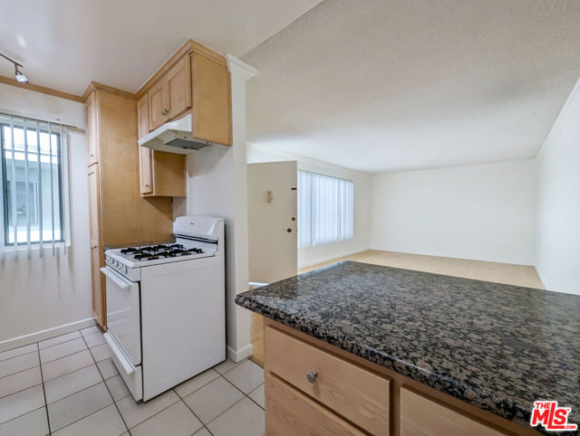 440 Raymond Avenue, Santa Monica CA: https://media.crmls.org/mediaz/7380da2c-e2e5-405b-a7c2-917b225ad5be.jpg