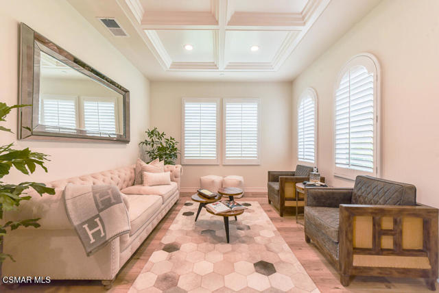 6981 Shadow Wood Drive, Moorpark CA: https://media.crmls.org/mediaz/7381dbf3-db3b-4d28-9c33-ce52d57d5133.jpg
