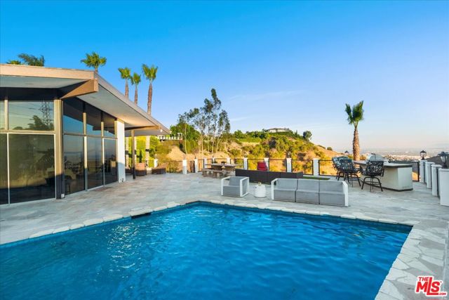 6530 Lakeridge Road, Los Angeles CA: https://media.crmls.org/mediaz/7382d457-729c-42b5-9776-c2bc0400e692.jpg