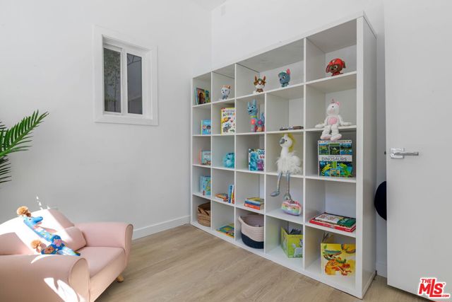 8226 Fountain Avenue, West Hollywood CA: https://media.crmls.org/mediaz/73831ebc-effa-4dab-8cdf-9cd9dc9717a7.jpg