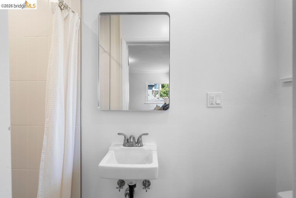 https://media.crmls.org/mediaz/7383e479-401e-4a2f-9912-92bddf0d7b63.jpg?preset=X-Large