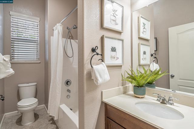 6432 Laurel Creek Pl, Livermore CA: https://media.crmls.org/mediaz/73842689-ceb5-4f43-8126-2b9a3bbbba04.jpg