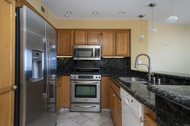 Detail Gallery Image 10 of 28 For 400 N the Strand #27,  Oceanside,  CA 92054 - 2 Beds | 2 Baths