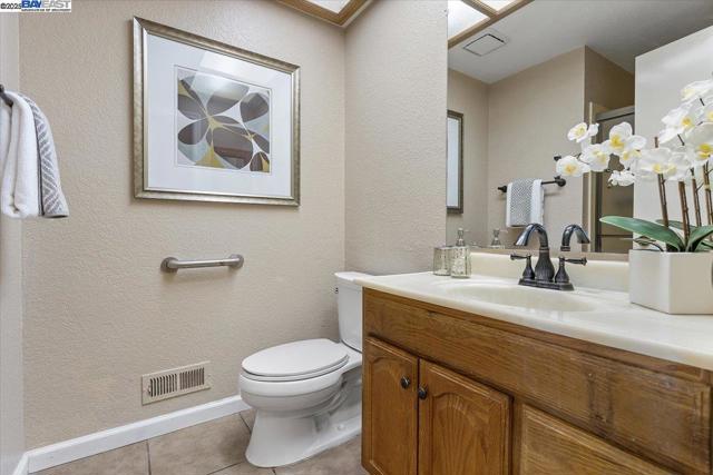 6444 Boone Dr, Castro Valley CA: https://media.crmls.org/mediaz/73849715-1300-4d17-9822-3a9d9461333e.jpg